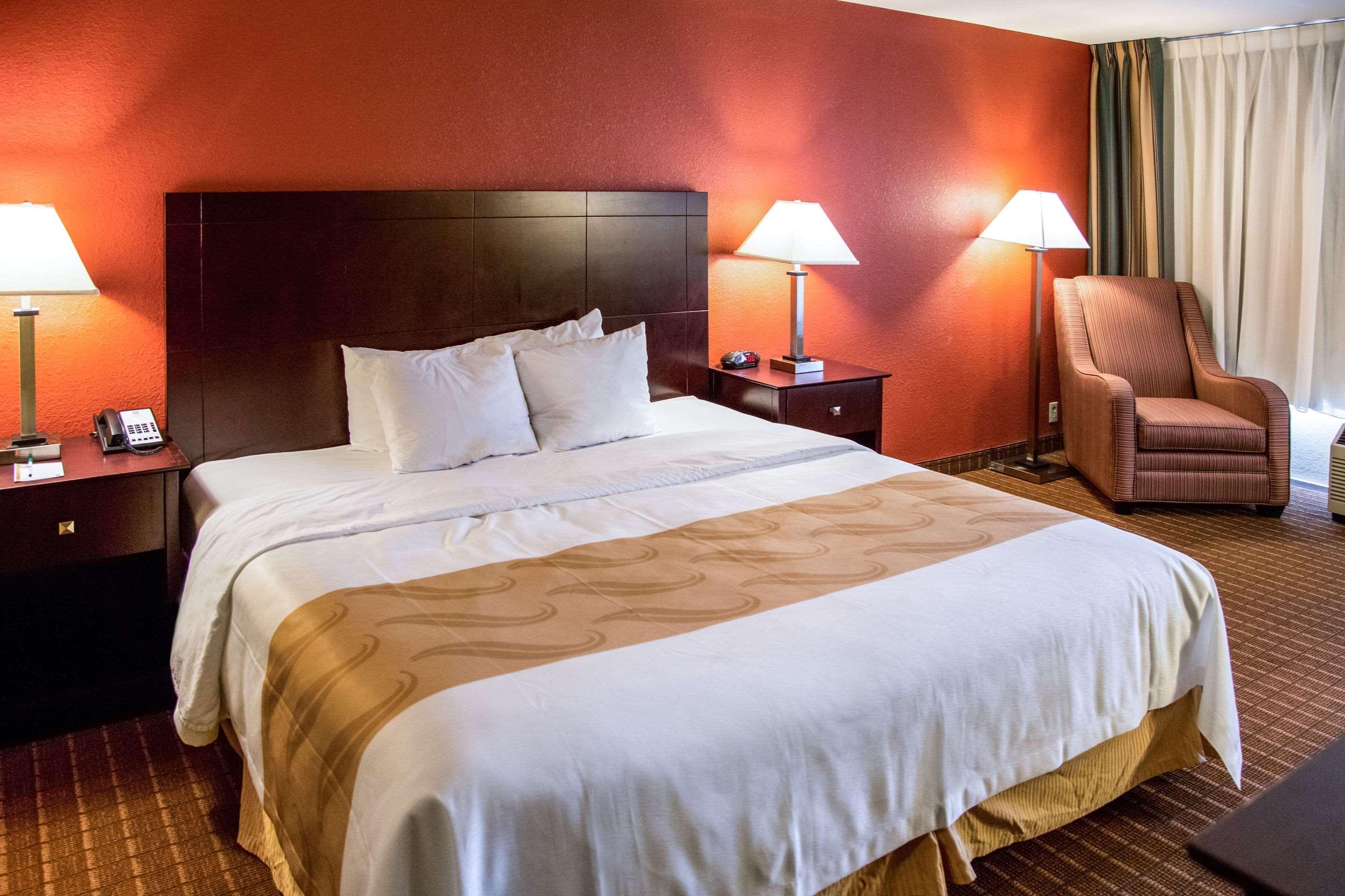 Quality Inn Форт-Додж Экстерьер фото