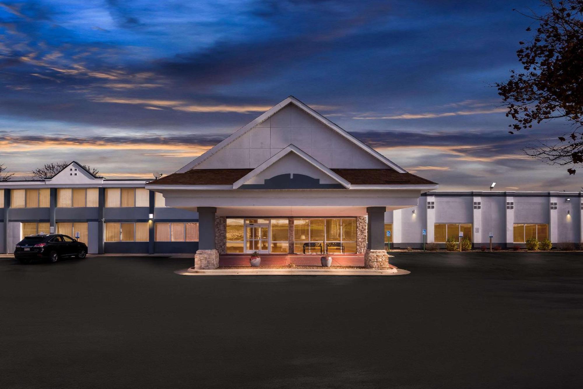 Quality Inn Форт-Додж Экстерьер фото