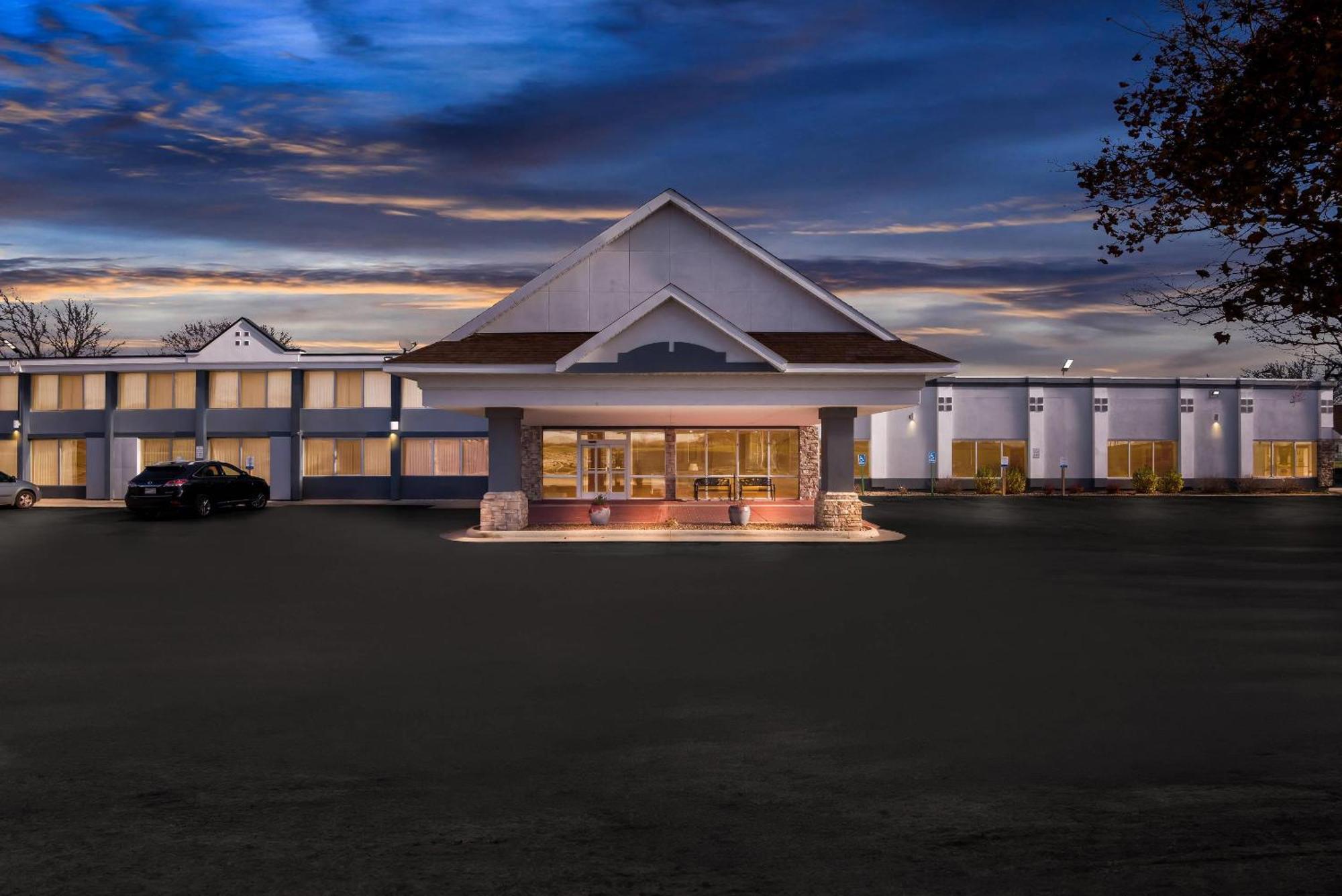 Quality Inn Форт-Додж Экстерьер фото